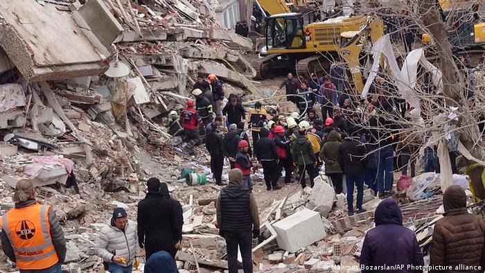 Más de 11.200 muertos en Turquía y Siria por los terremotos