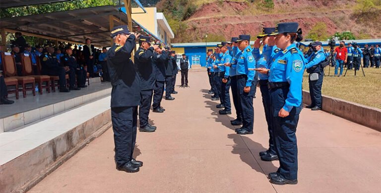 La Policía Nacional realizó el traspaso de mando de las nuevas autoridades policiales