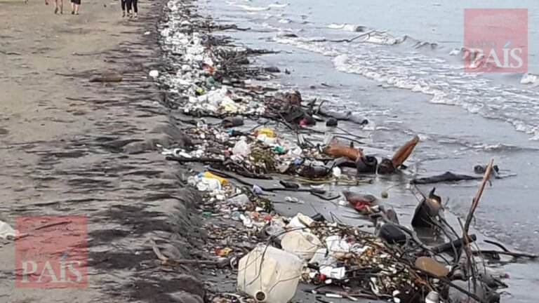 Playas en Puerto Cortés llenas de  basura