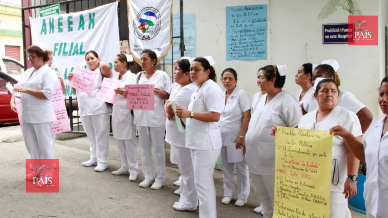 Video) Enfermeras continúan de brazos caídos | Radio País