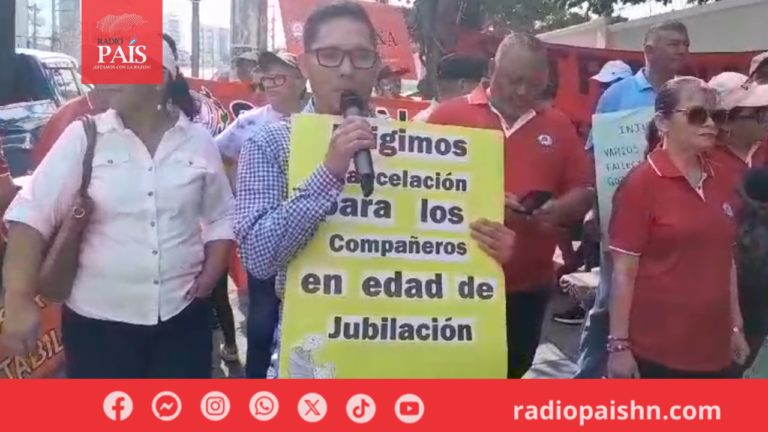 Empleados del INA protesta por falta de pago de prestaciones a jubilados